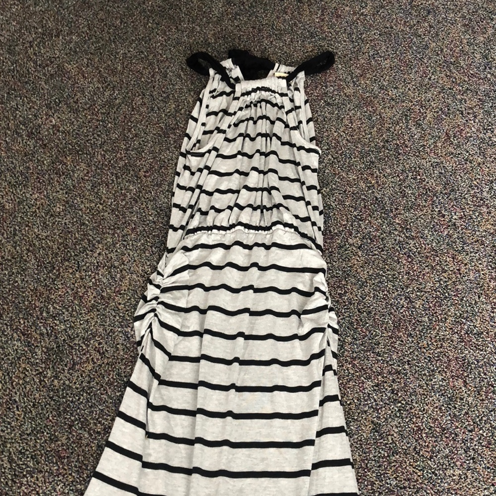 Everleigh size medium maxi halter dress - Picture 2 of 3